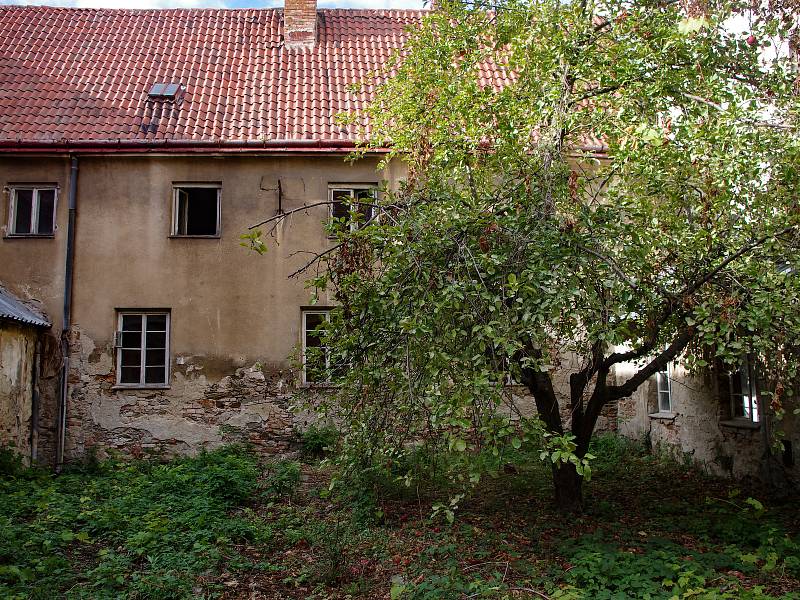 Někdejší kapucínský klášter ve Znojmě Budovy na Masarykově náměstí koupila od státu městská farnost. Nyní chystá plány dalšího využití.