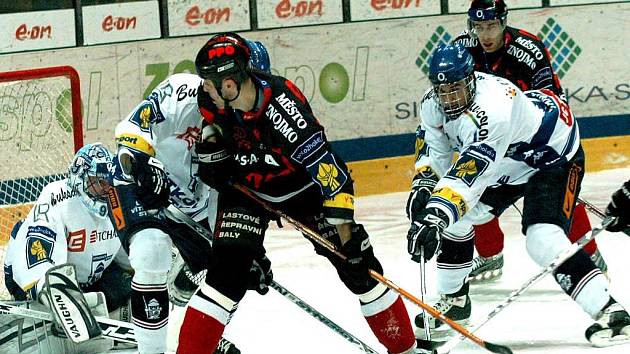 Tipsport cup: Znojmo (v černém) vs. Vítkovice