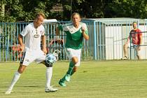 Hráči divizního Sokola Tasovice (v bílých dresech) zakončili sezonu výhrou 5:0 nad Ždírcem.