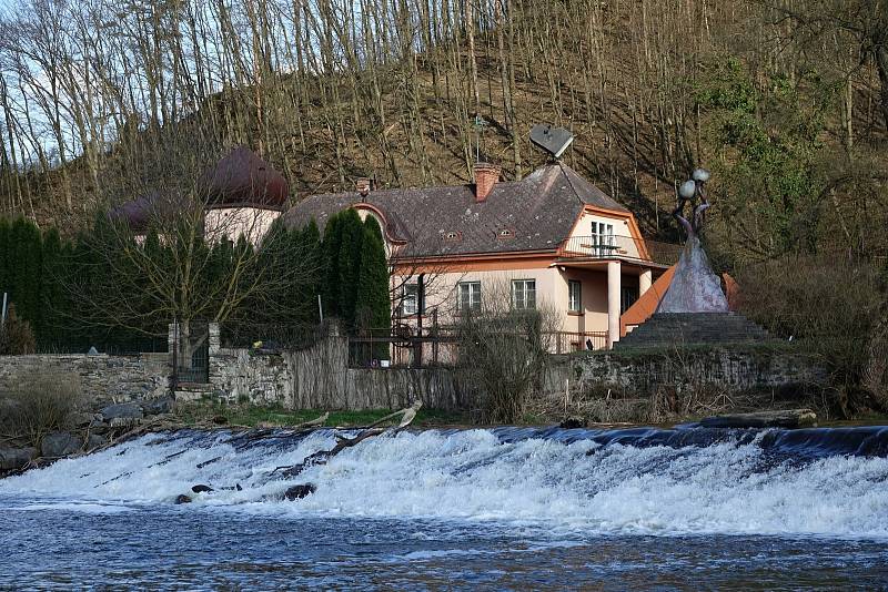 Procházka proti proudu Dyje nad Vranovem.