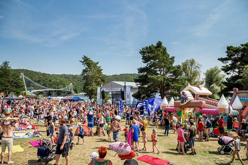 V blízkosti proslulé rekreační oblasti Vranovská pláž v Štítarech na Znojemsku měl vyrůst velkokapacitní chov prasat. Obyvatelé i provozovatelé turistických služeb se bouřili.