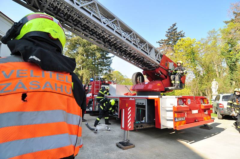 Taktické cvičení hasičů v Domově pro seniory v Jevišovicích na Znojemsku