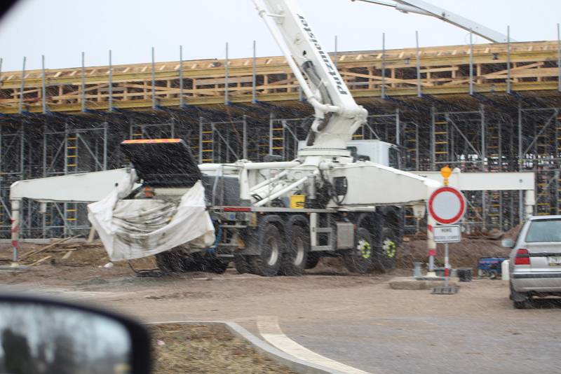 Část stavby obchvatu Znojma u Přímětic.