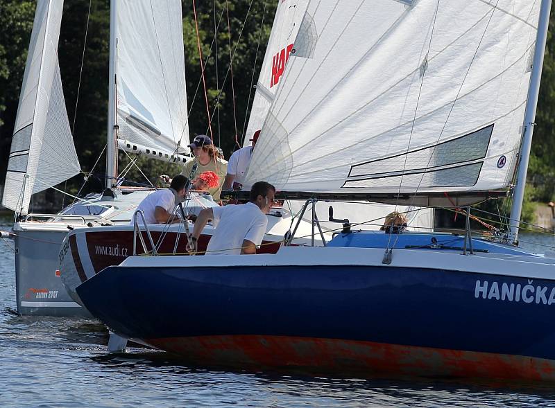 Na jezeře vranovské přehrady se jel o víkendu jachtařský Moravia Cup.