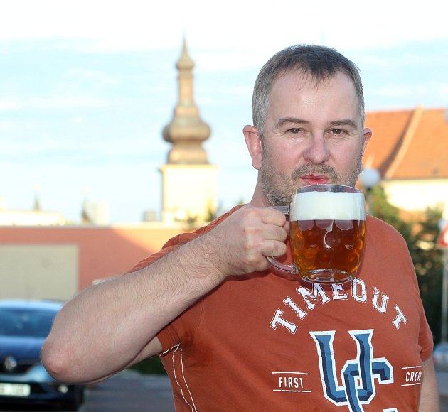 Věnoval se výrobě špičkového vína, dnes se Tomáš Hájek učí vařit pivo.