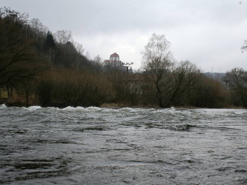 První povodňový stupeň na Vranovské přehradě.