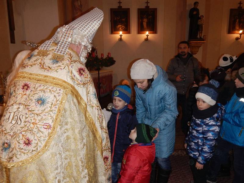 Mikulášská nadílka v Hlubokých Mašůvkách.