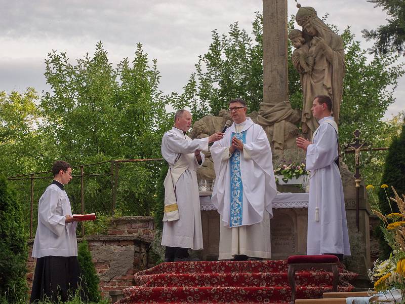 První červencovou sobotu slaví věřící v Hlubokých Mašůvkách tradičně hlavní pouť.