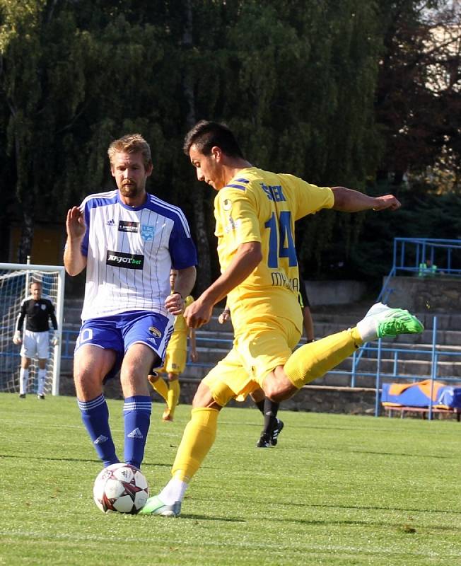 Reprezentační pauzu vypnili znojemští fotbalisté (v bílém) přátelákem s Myjavou, kterou porazili 2:0.