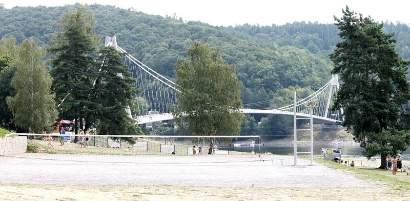 Camping Vranovská pláž byl v parných červencových dnech zcela obsazen turisty.