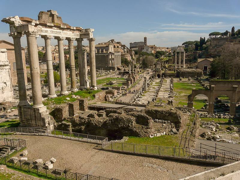 Pohled z Kapitolu na Forum Romanum.