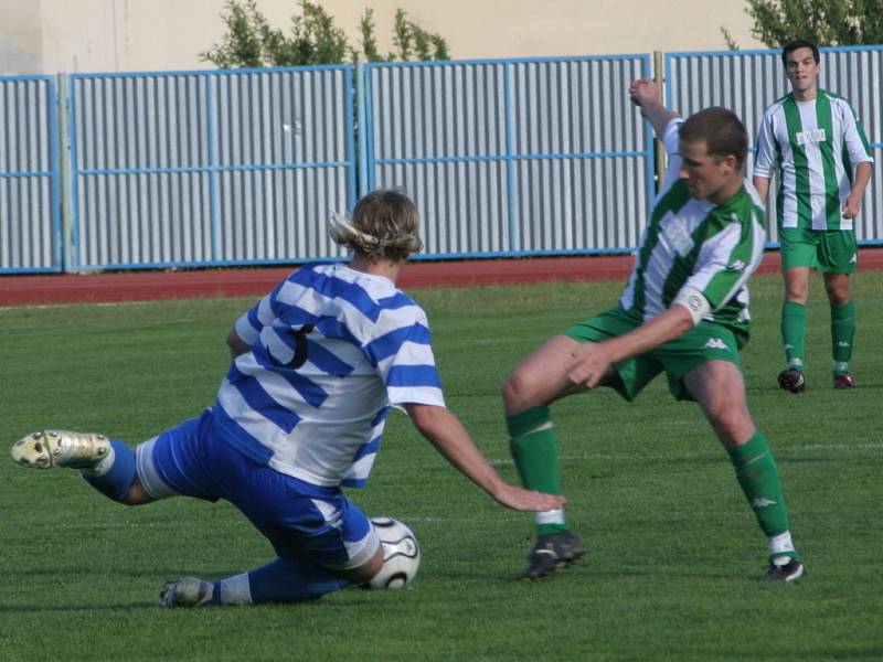 1.A skupina: Znojmo B (v modrobílém) vs. Miroslav, ilustrační foto