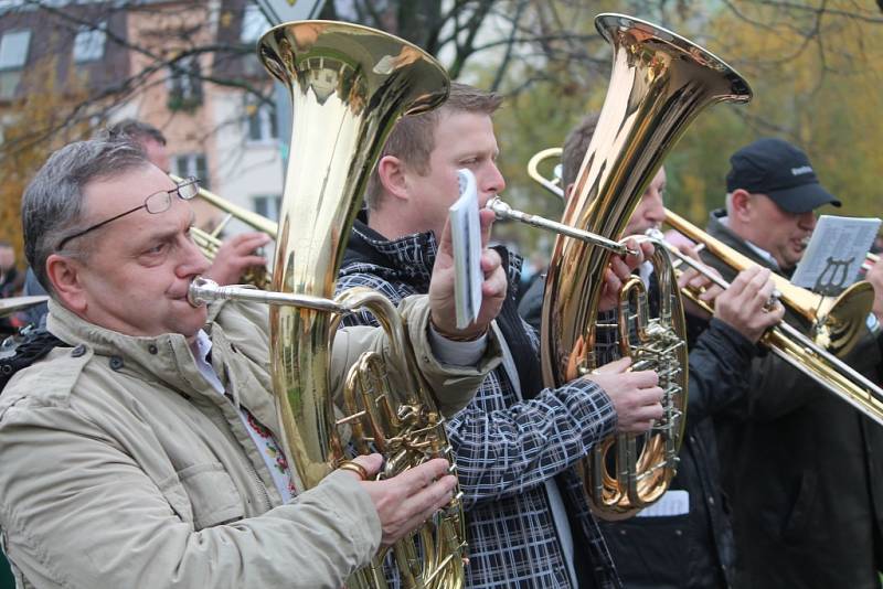 Svatomartinské hody slavili o víkendu Tasovičtí i Hodoničtí. K tanci zahráli Vacenovští muzikanti.