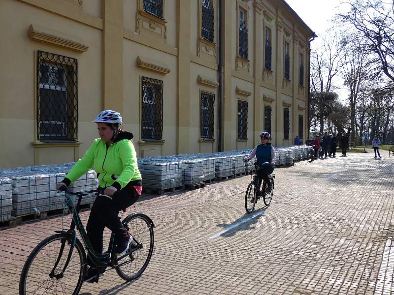 Cyklo open na zámku v Břežanech.