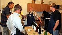 Vinaři z Nového Šaldorfa pozvali o víkendu milovníky vína na Májové otevřené sklepy. Uskutečnily se v novošaldorfských Modrých sklepech.