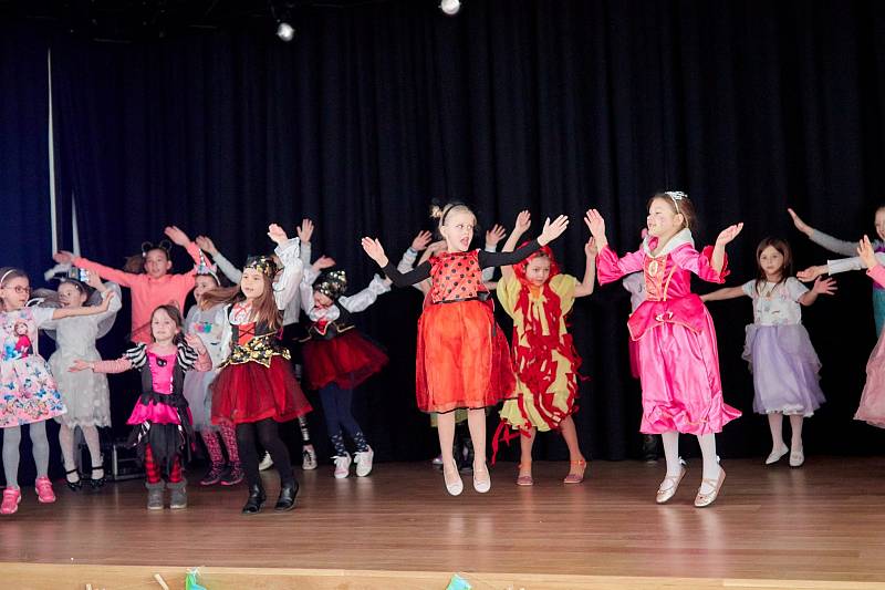 Spolek Dvě rybky připravil počátkem března pro hrušovanské děti první karneval. Foto: Jaroslava Blahová