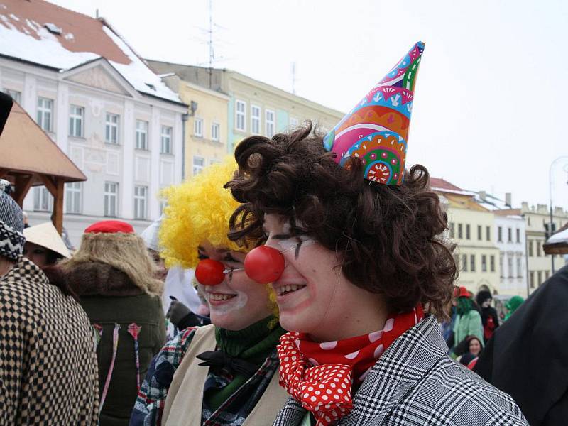Do ulic Znojma vyrazily masky. Jde o obnovenou tradici, která se letos uskutečnila už počtvrté.