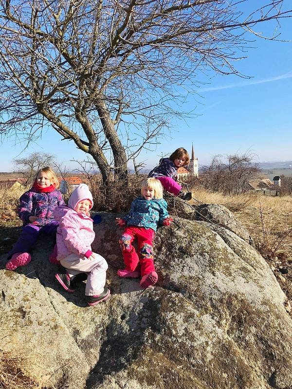 Děti ze znojemského Svatojánku si užívaly pestrý začátek roku.