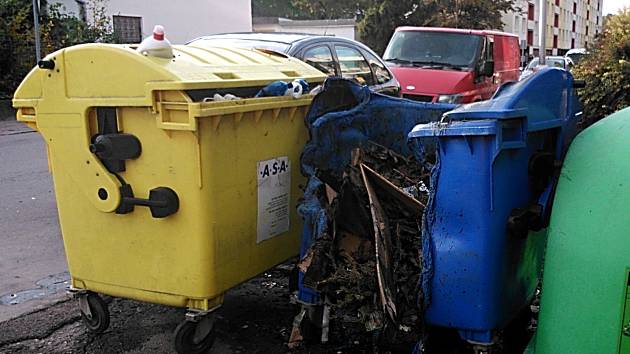 Ve Znojmě hořely dva kontejnery a odpadkový koš - Znojemský deník