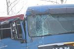 Nehoda na hlavním tahu ze Znojma na Jihlavu a následné odtahy vozidel uzavřely úsek u Grešlového Mýta na několik hodin. Policisté odkláněli dopravu na vedlejší silnice.