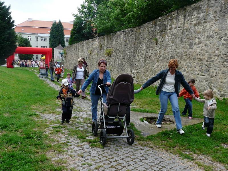 Jedenáctý ročník Běhu naděje uspořádali v úterý ve Znojmě organizátoři ze znojemského Sokola. 