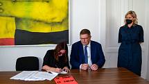 Zastupitelé hl. m. Prahy napříč politickým spektrem potvrdili ve čtvrtek 17.6.2021 dřívější rozhodnutí pražských radních o uzavření smlouvy o výpůjčce na dobu pěti let.