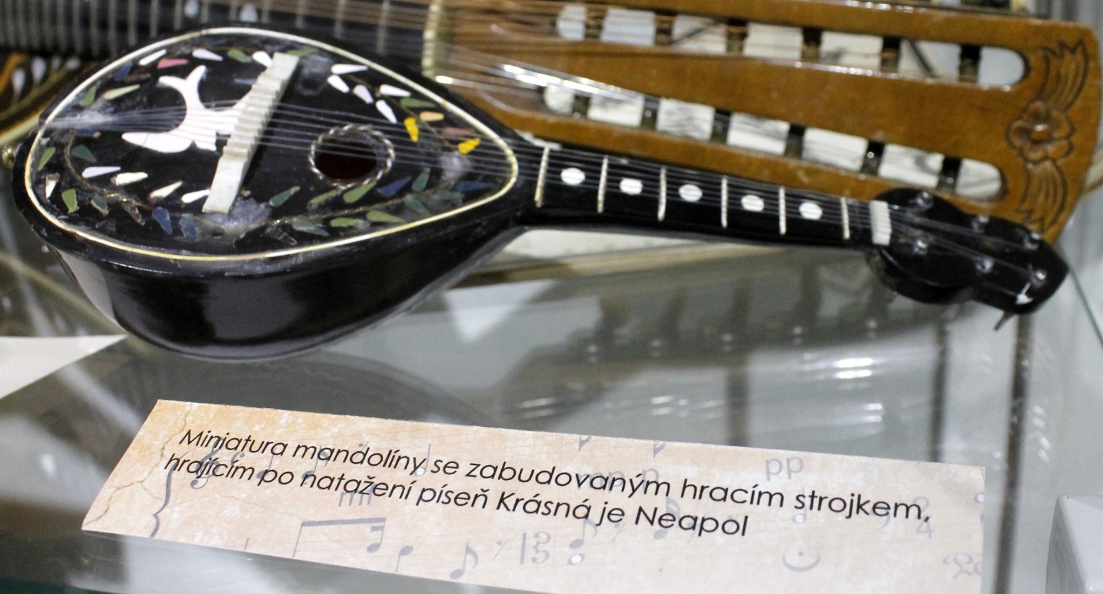 OBRAZEM: Muzeum vystavuje historické hudební nástroje - Znojemský deník