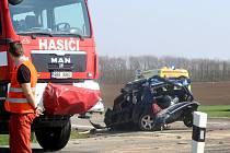 K tragické nehodě vyjížděli záchranáři v pátek 31. března k mackovické křižovatce.