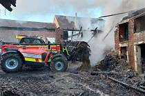 Středeční požár domu v Tulešicích. Zásah hasiči zcela ukončili až ve čtvrtek odpoledne.