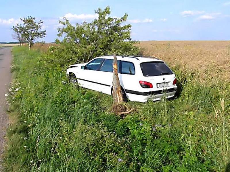 U Jazzovic havaroval mladá řidička Peugeotu.