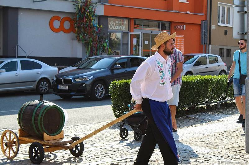 Miroslavská chasa slavila tradiční krojované hody.