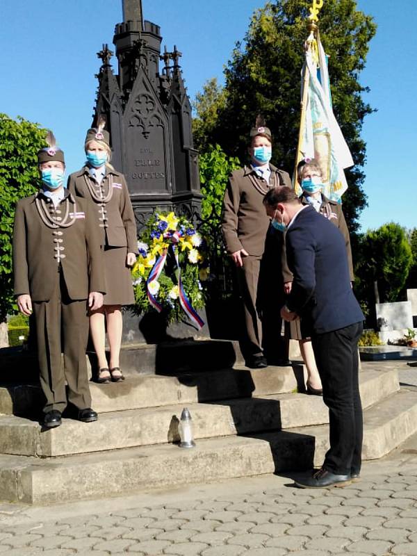 Orli ve Znojmě uctili památku obětí II. světové války a svých padlých hrdinů.