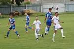 Fotbalisté divizních Tasovic (bílí) absolvovali během poslední červnové soboty přípravný zápas s U19 1. SC Znojmo, kterou porazili 5:1.