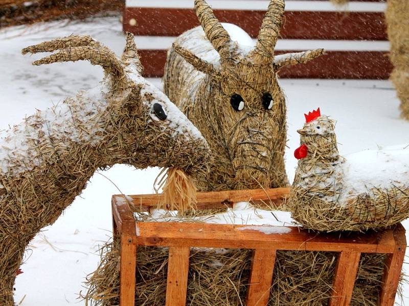 Velikonoční trhy letos připomínají trochu ty vánoční. Jakoby měl advent teprve přijít.