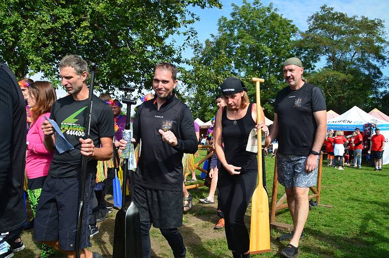 Okolí řeky Dyje ve Znojmě u Louckého kláštera žilo festivalem dračích lodí.