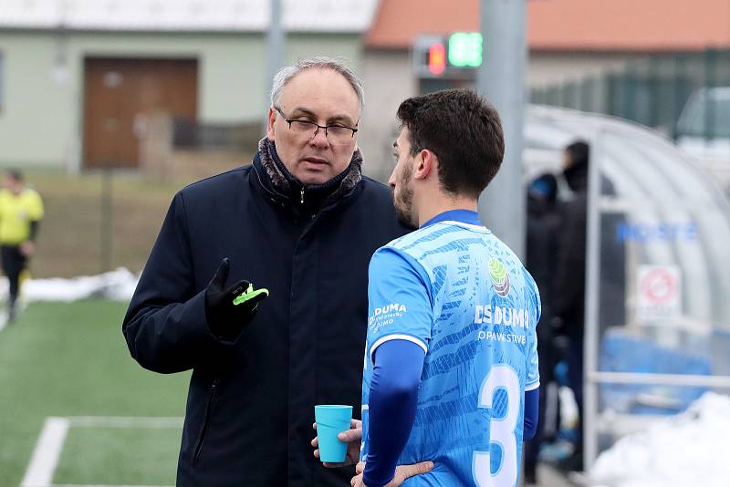 Znojemští fotbalisté (modří) absolvovali druhý přípravný zápas. Na hřišti v Tasovicích v něm podlehli B-týmu Slovácka 1:3.