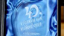 Stovky lidí zavítaly 1. dubna do sálu sportovní haly ve Višňové. Zlákala je jubilejní 40. výstava vín.