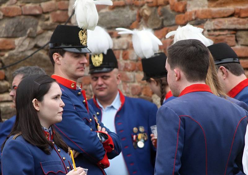 Přehlídka dechových hudeb odstartovala v neděli Májové slavnosti ve Znojmě.