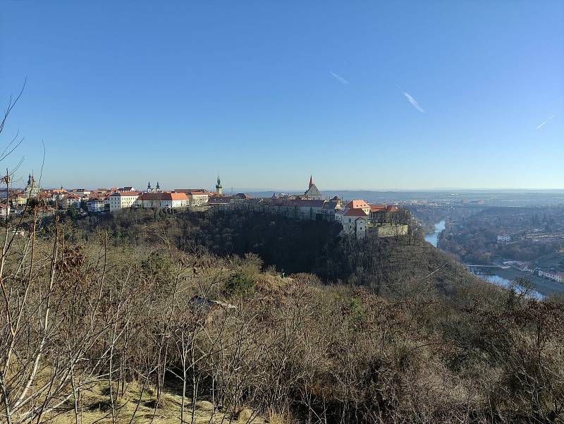 Zimní procházka Hradištěm. Pohledy od kostela sv. Antonína Paduánského a Eliášovy kaple na Znojmo nemají chybu.