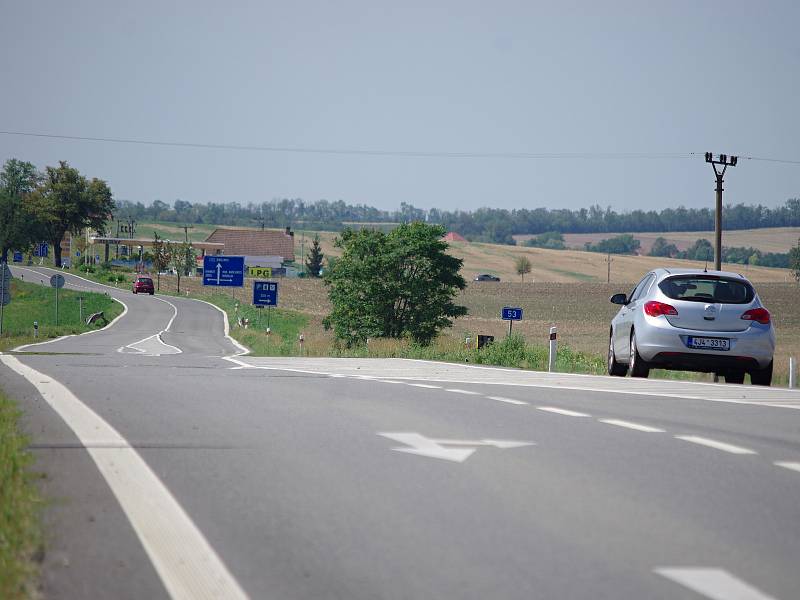 Silnice I/53 ze Znojma do Pohořelic. Ilustrační foto.