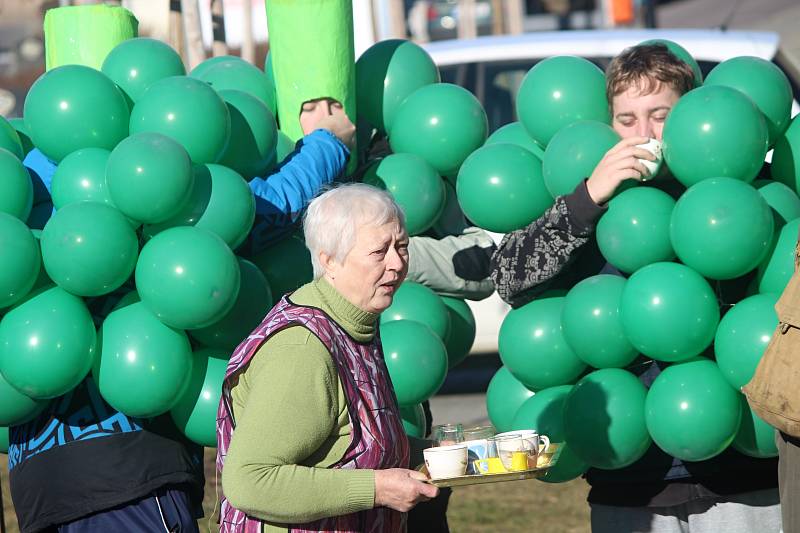 Maškary zvaly na večerní zábavu obyvatele Kuchařovic. 