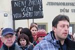 Na Masarykově náměstí ve Znojmě stávkovali odboráři