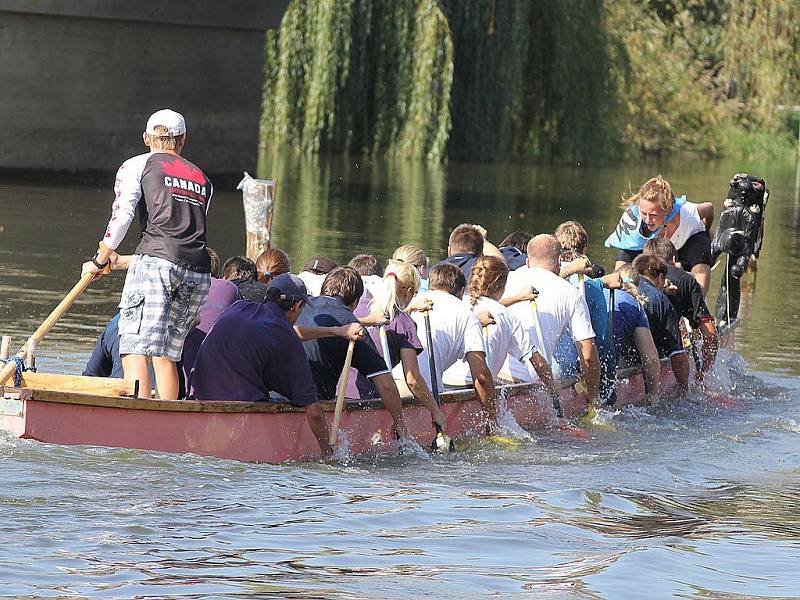 Čtvrtý ročník festivalu dračích lodí ve Znojmě.