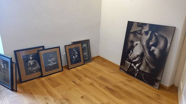 Výstavu fotografií Jana Saudka si lidé prohlédnou na zámku v Moravském Krumlově do 3. září.