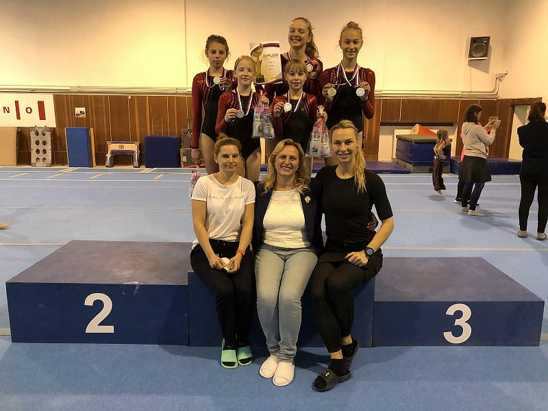 Reprezentantky znojemského Klubu sportovní gymnastiky postoupily předposlední listopadový víkend na mistrovství ČR ve druhé lize.