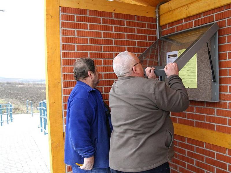 Novinkou slavnostního dne bylo i otevření nového nádraží s označením zastávky Nový Šaldorf.