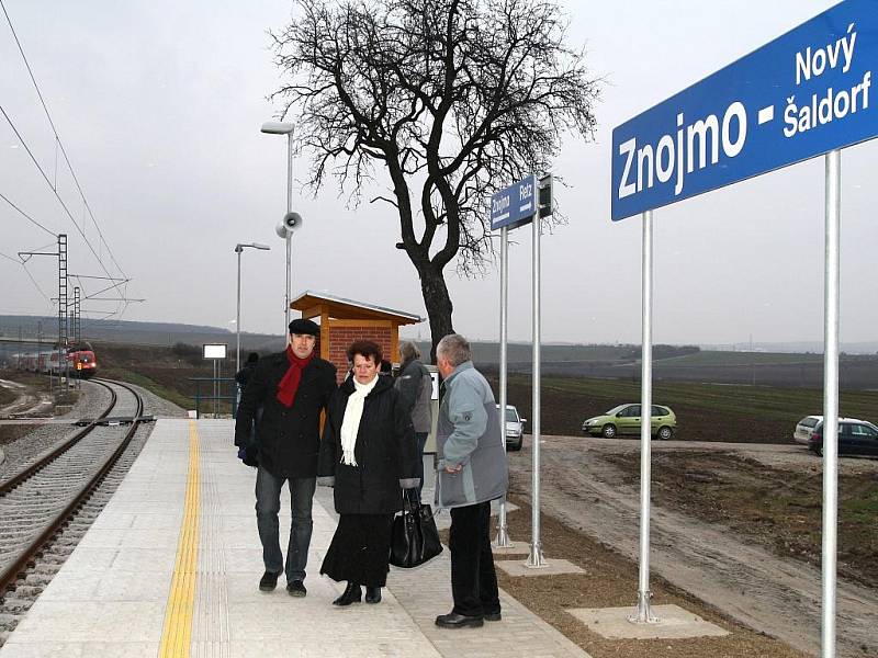 Novinkou slavnostního dne bylo i otevření nového nádraží s označením zastávky Nový Šaldorf.