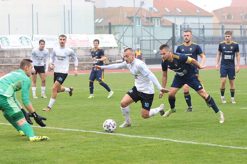 Brazilský fotbalista Matheus Goncalves (s číslem 10) hraje už dva roky za Znojmo. Díky pradědečkovi má i lucemburské občanství.