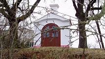 Malebná obec na Moravskokrumlovsku se už po třetí přihlásila do soutěže o Zlatý erb. Může se pochlubit opraveným kostelem, dvěma hřbitovy, kapličkou i božími muky.