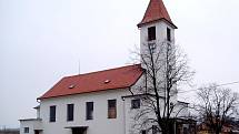 Dominantou Jezeřan–Maršovic je opravený kostel sv. Cyrila a Metoděje. 